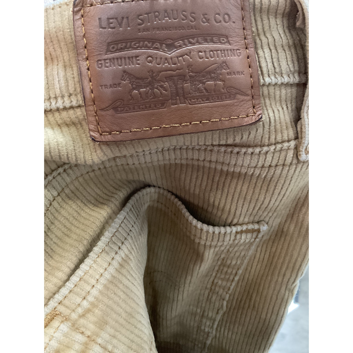 Levi's Beige Ankle Pants, Size 29