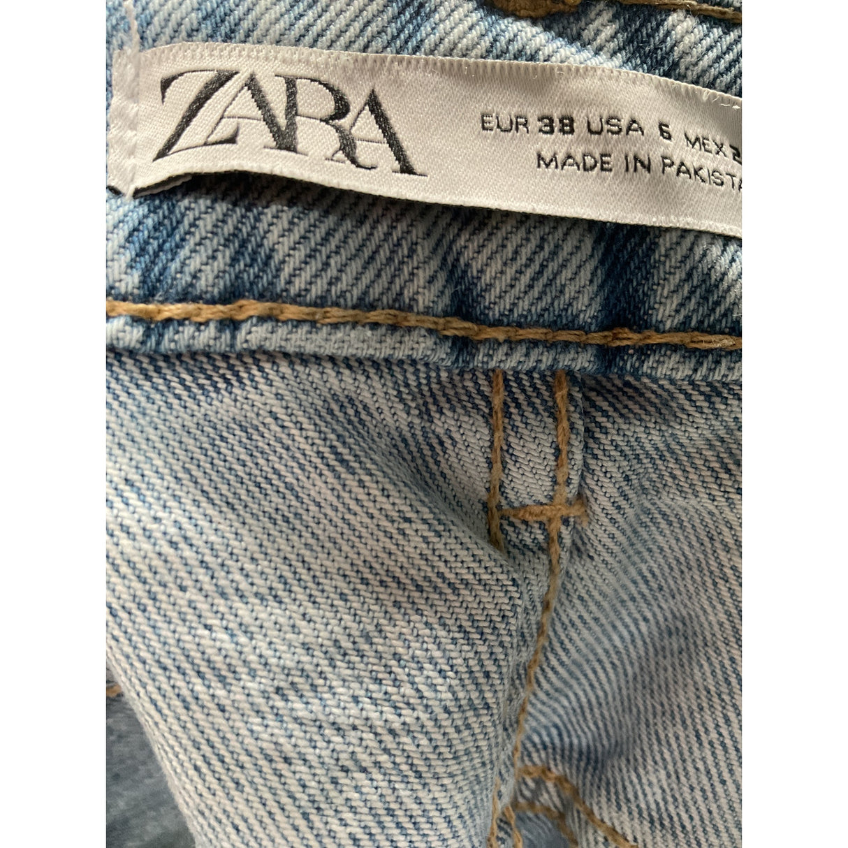 ZARA Blue Straight Jeans (Size 6)