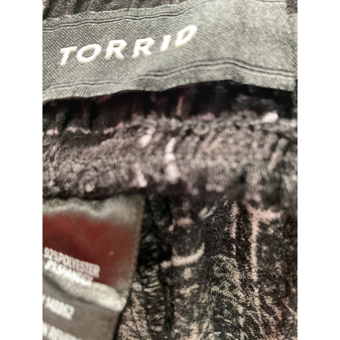 Torrid Black Bermuda Shorts in Size 16