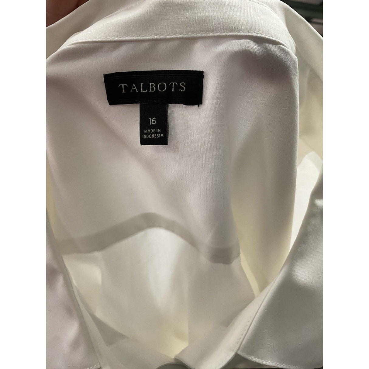 Talbots White Button-Up Shirt - Size 16