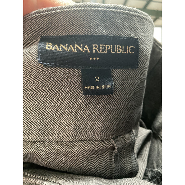 Banana Republic Gray Mini Skirt - Size 2