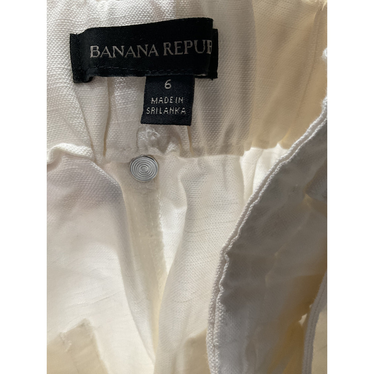 Banana Republic White Capri Pants - Size 6