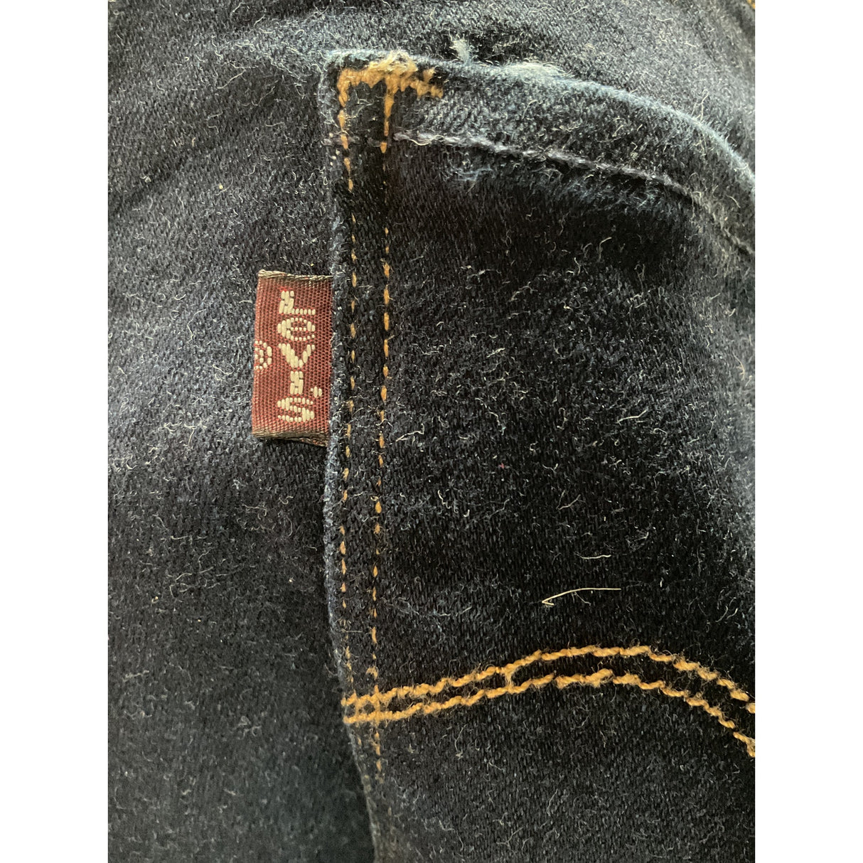 Levi's blue ankle jeans, size 4.