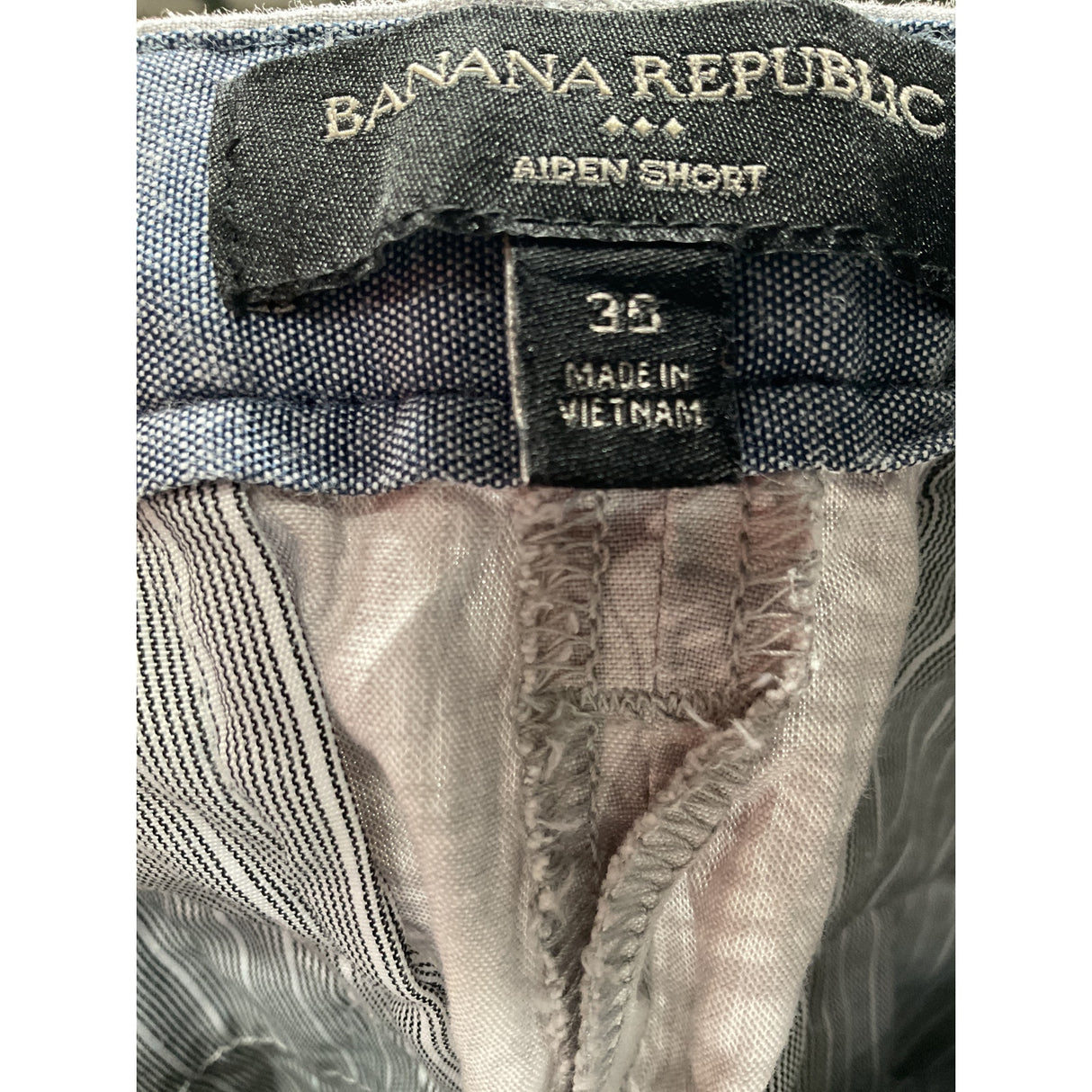 Banana Republic Gray Canvas Floral Bermuda Shorts (Size 35)