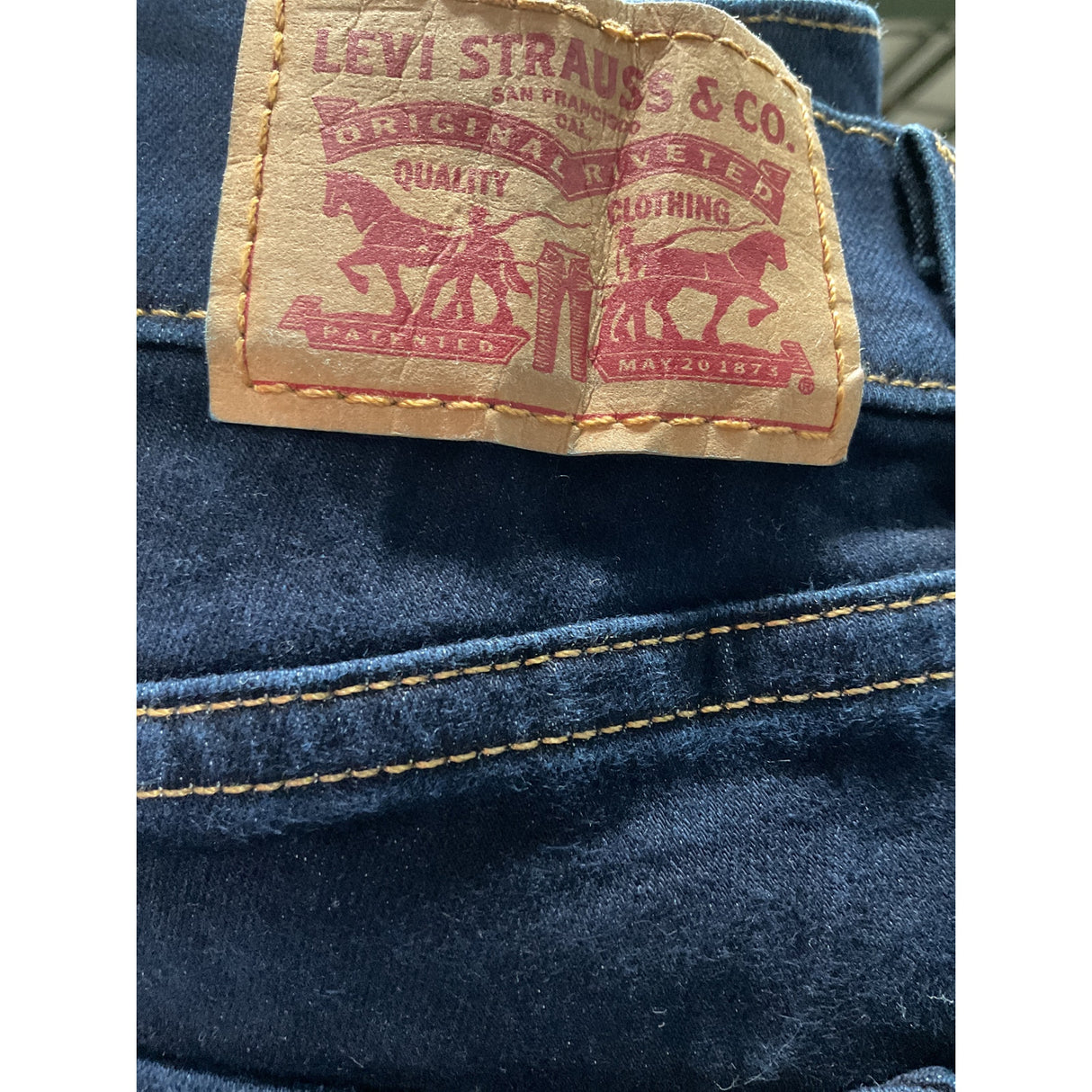 Levi's Women's Blue Ankle Jeans - Size 28