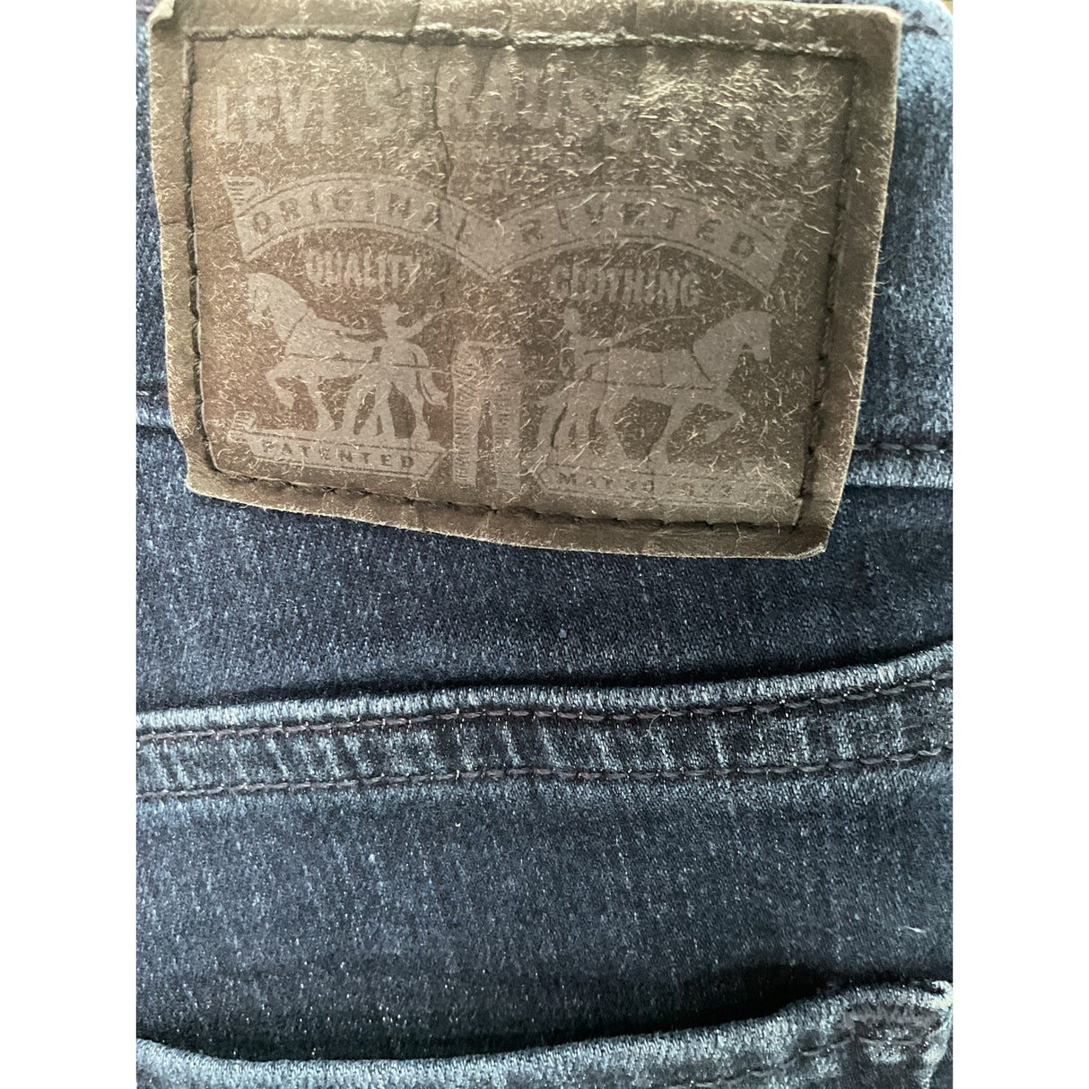 Levi's Women's Ankle Jeans in Blue (Size 28)