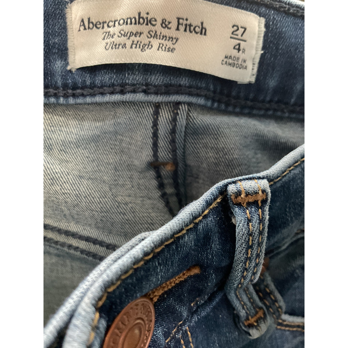 Abercrombie & Fitch Blue Ankle Jeans - Women's Size 4