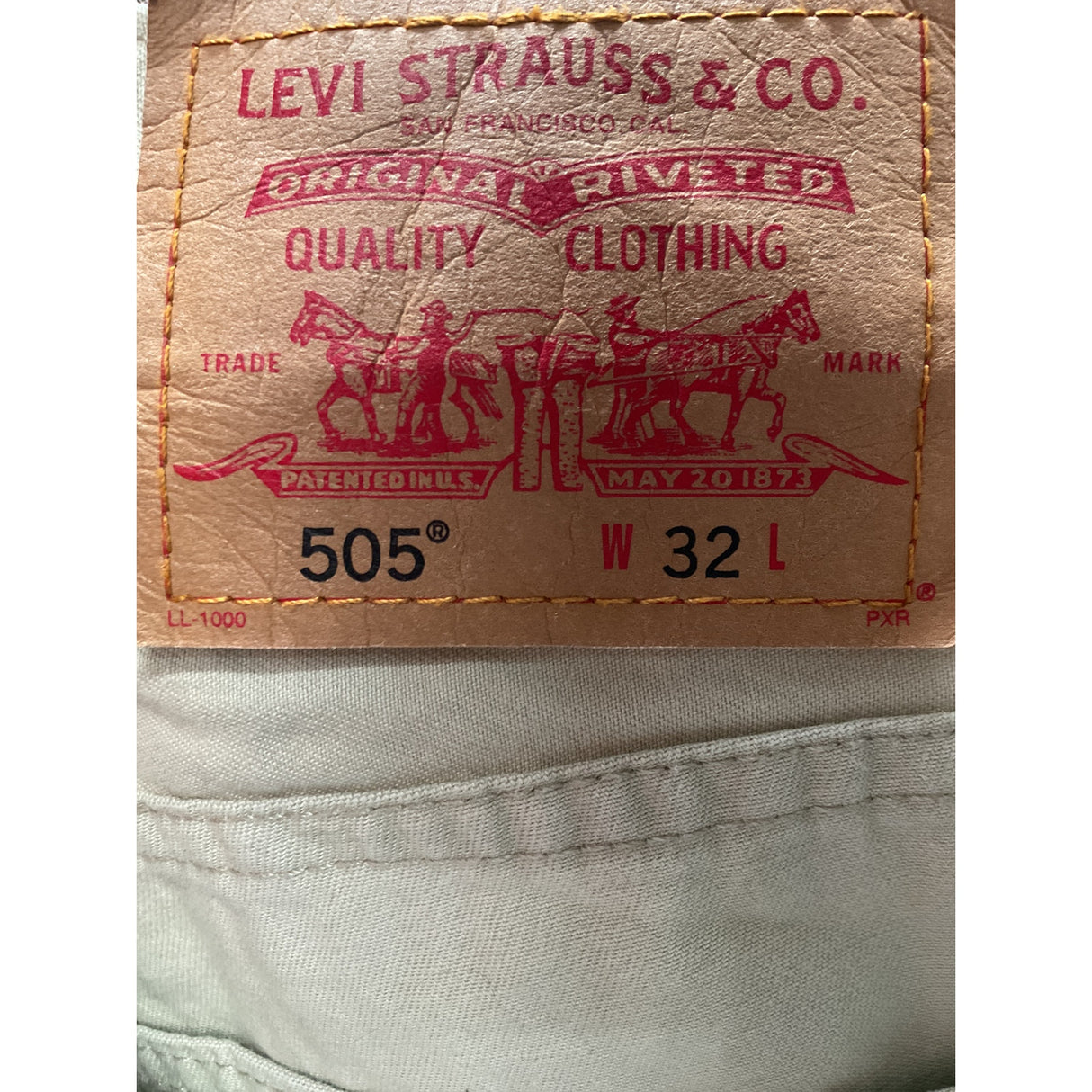 Levi's Beige Bermuda Shorts Size 32